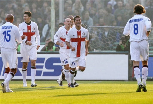 年轻中卫的成长速度吓人（年轻中卫的进步速度惊人）