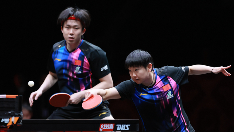 王刚随北京国安六年后终夺足协杯冠军，球迷泪洒现场（六年磨一剑，王刚随国安圆足协杯冠军梦，球迷现场落泪）