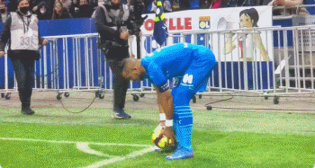 状态低迷遭遇三连平，皇马丢掉西甲积分榜榜首（三连平凸显状态低迷，皇马让出西甲榜首）