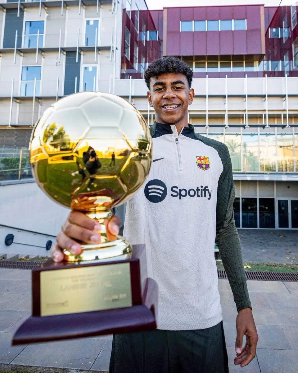 张琳芃第11次赢得中超冠军，超越郑智成国内联赛历史第一人！（张琳芃收获中超第11冠，超越郑智加冕国内联赛历史第一人）