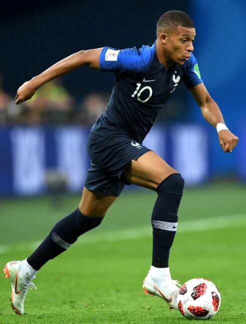 苏亚雷斯因为无球踢人被禁赛一场（因无球时踢人，苏亚雷斯遭停赛一场）