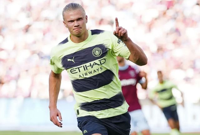 梅西小时候铃声响了不回教室，老师批评他：马拉多纳只有一个（梅西童年上课铃响仍未回班，老师斥责：马拉多纳独一无二）