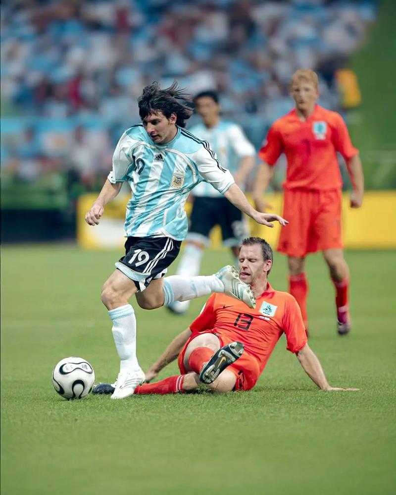 库里发布圣诞庆祝短片，穿的还是UA鞋（库里晒圣诞庆祝视频，脚上仍是UA战靴）