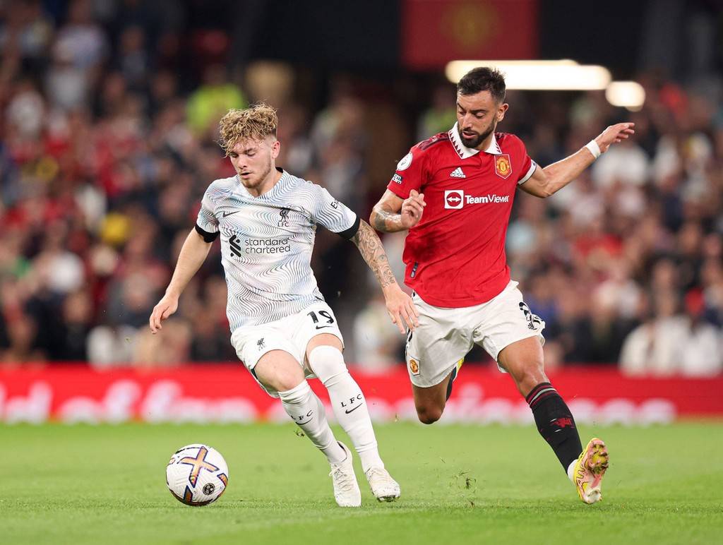 萨拉赫在社媒晒照庆祝圣诞节，被网友怒批背弃信仰（萨拉赫晒圣诞照惹争议：遭网友质疑违背信仰）